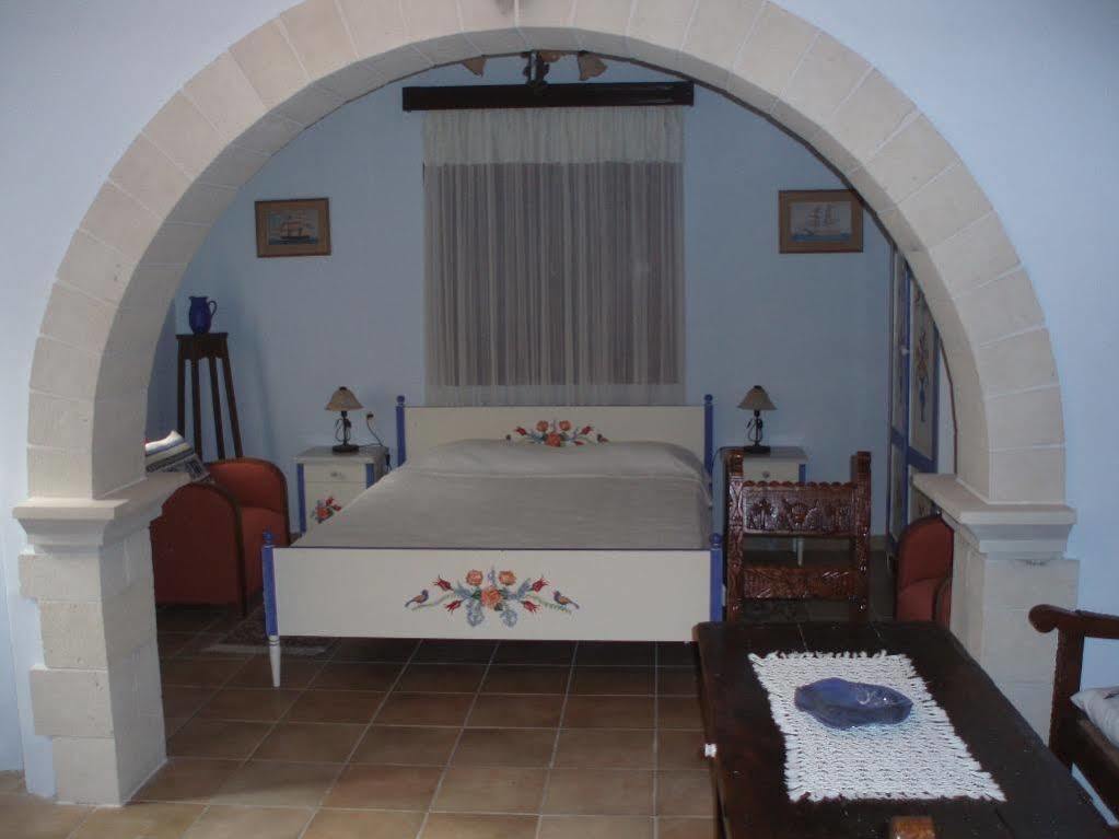 Villa Pasiphae Камиларион Екстериор снимка