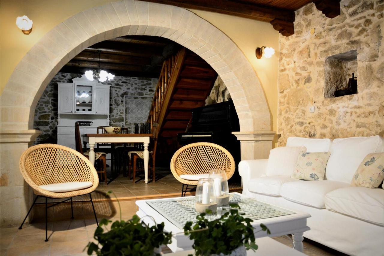 Villa Pasiphae Камиларион Екстериор снимка