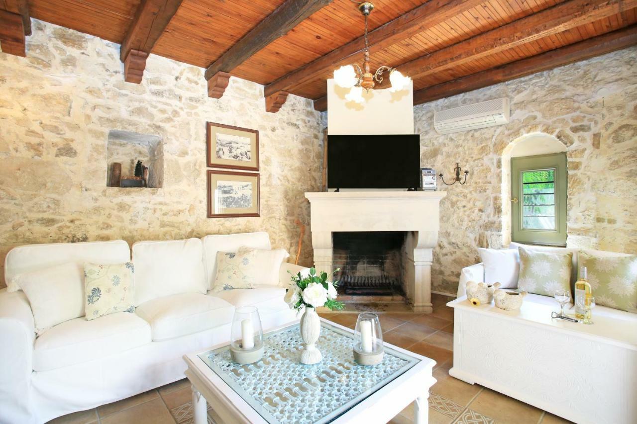 Villa Pasiphae Камиларион Екстериор снимка