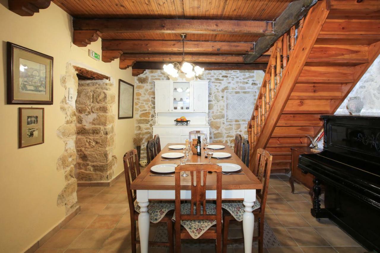 Villa Pasiphae Камиларион Екстериор снимка