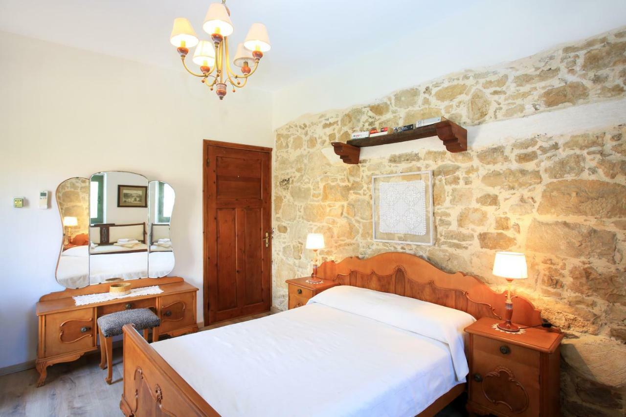 Villa Pasiphae Камиларион Екстериор снимка